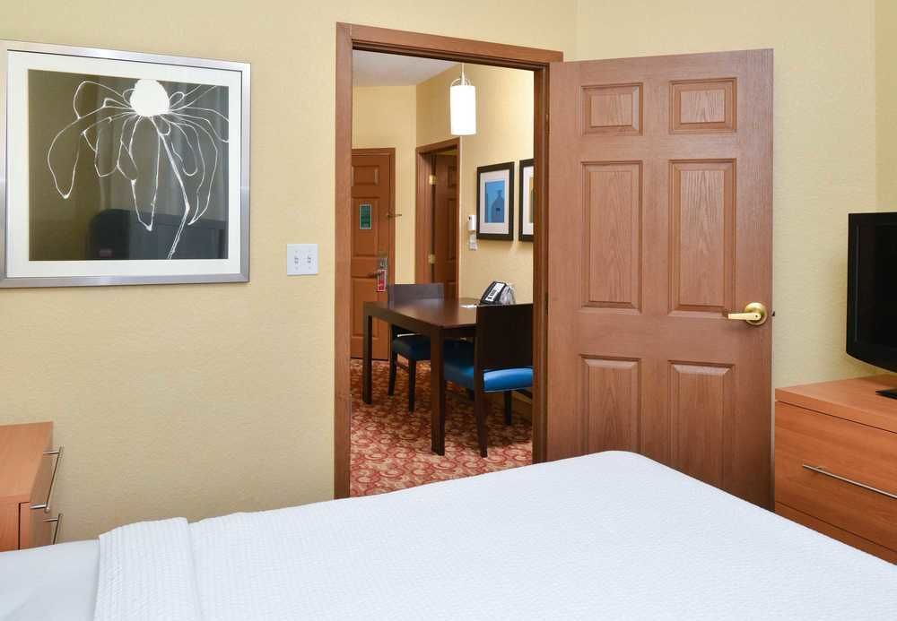 Towneplace Suites By Marriott Miami Airport W Доръл Екстериор снимка